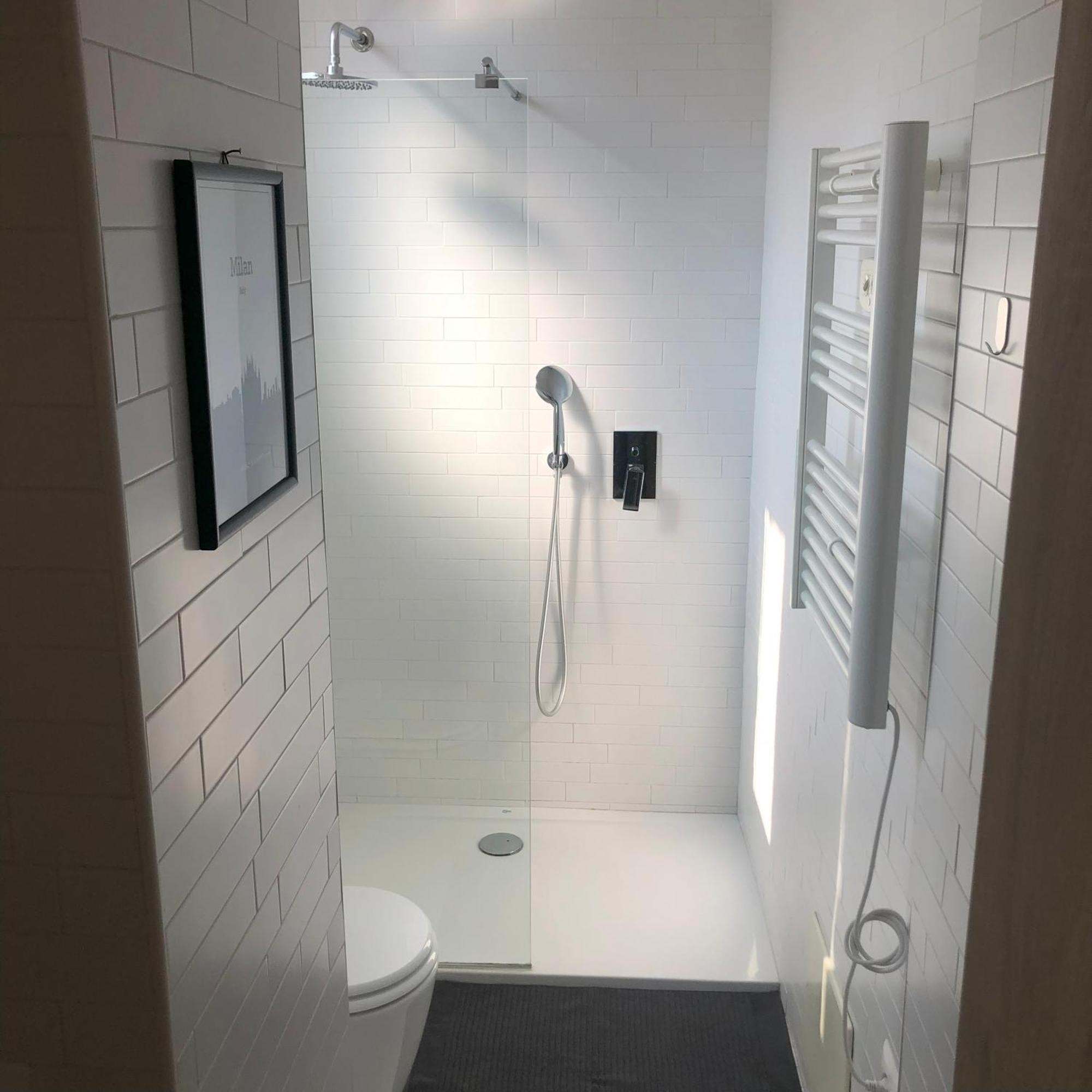 Bright 21 Station Apartment