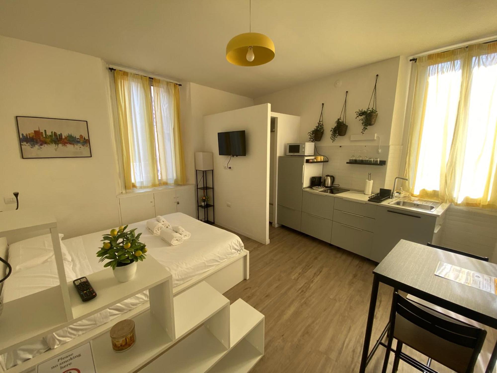 Bright 21 Station Apartment
